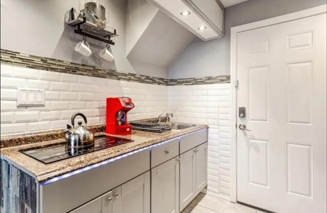 Brooklyn Spacious Space With Private Entrance, Bathroom, & Backyard - Full-Kitchen New York Exterior photo