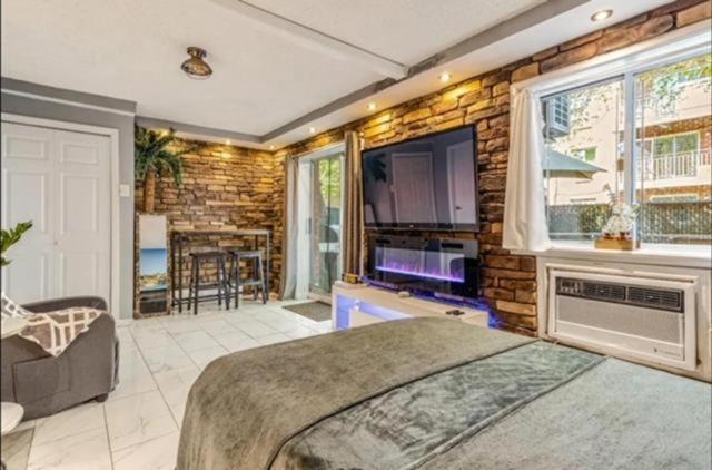 Brooklyn Spacious Space With Private Entrance, Bathroom, & Backyard - Full-Kitchen New York Exterior photo
